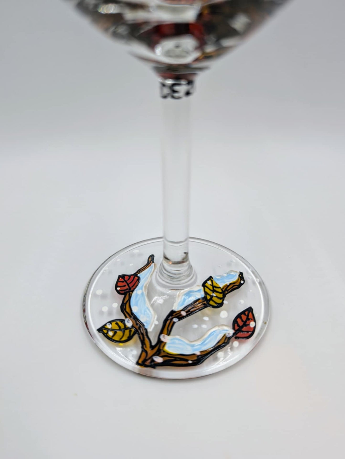 Coupe à vin cardinal hiver