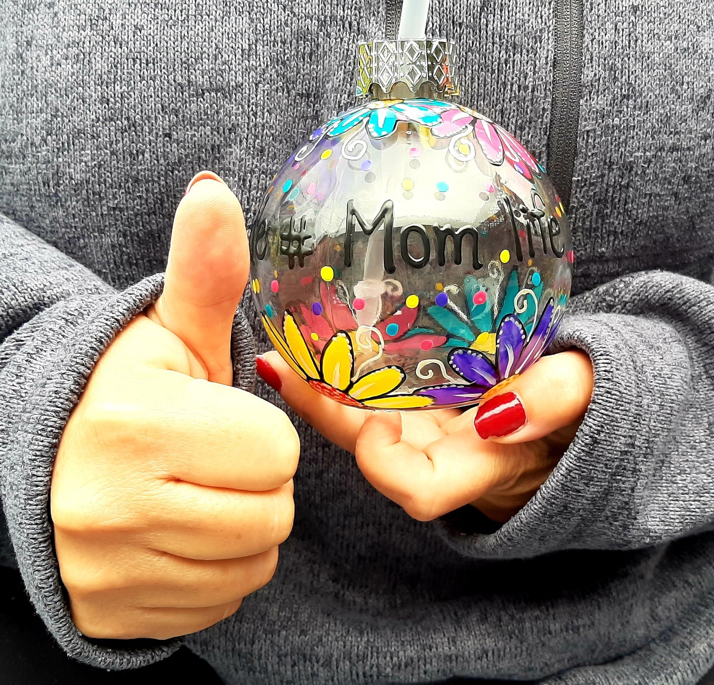 Boule cocktail "Mon drink de #Mom life" et fleurs