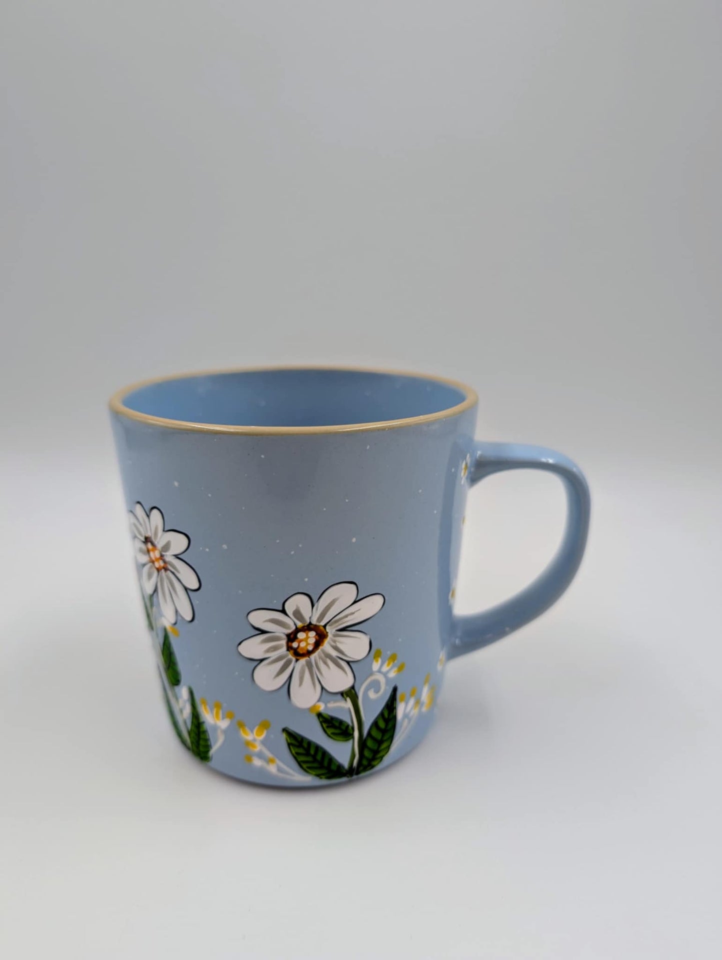 Tasse petites marguerites blanches