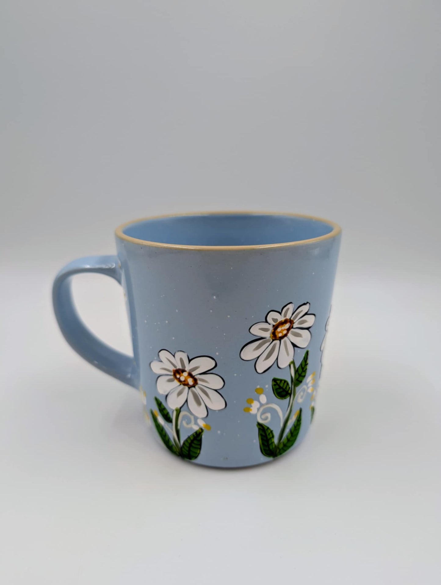 Tasse petites marguerites blanches