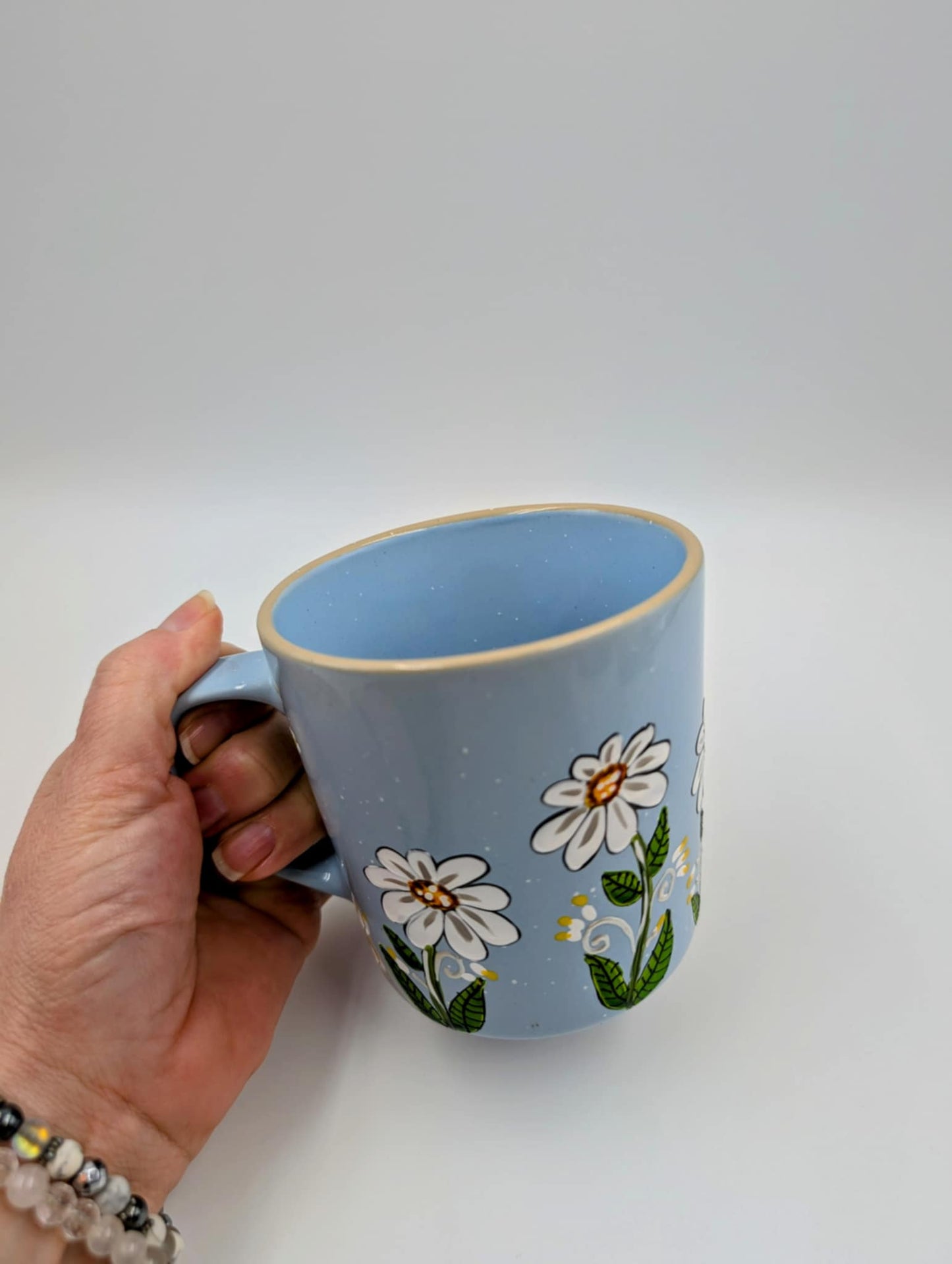 Tasse petites marguerites blanches