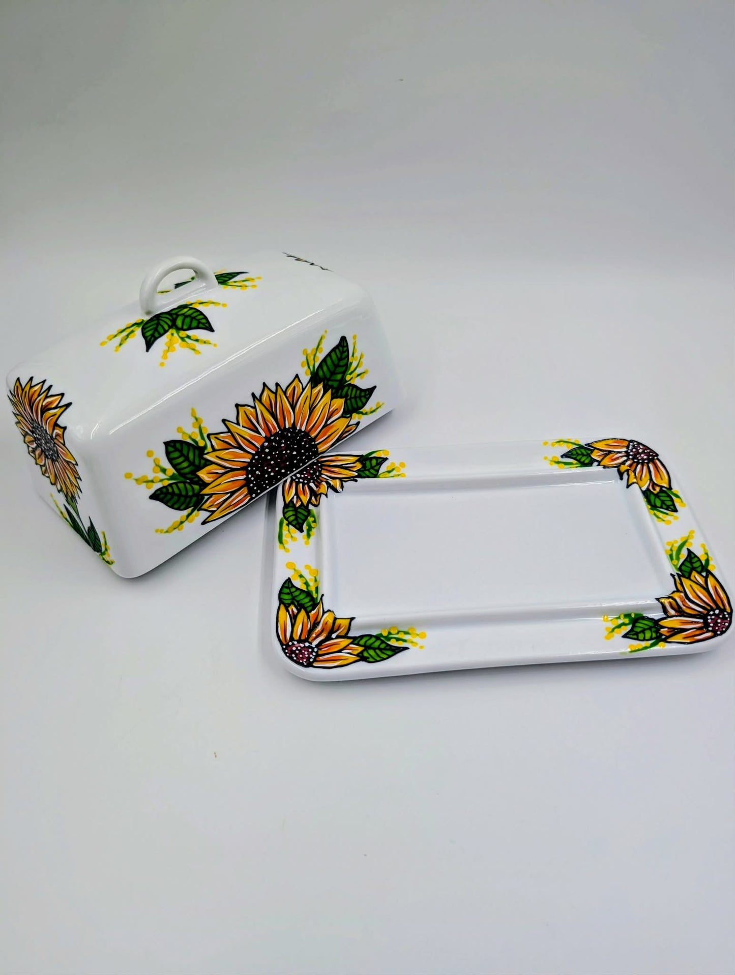 Beurrier en porcelaine tournesols, douceur et soleil au quotidien, art de la table, peint à la main