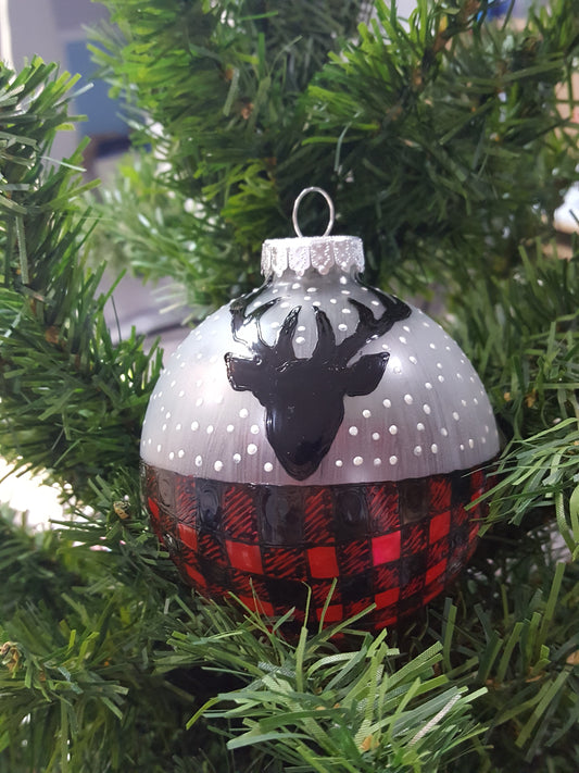 Boule de Noël chevreuil et carreauté