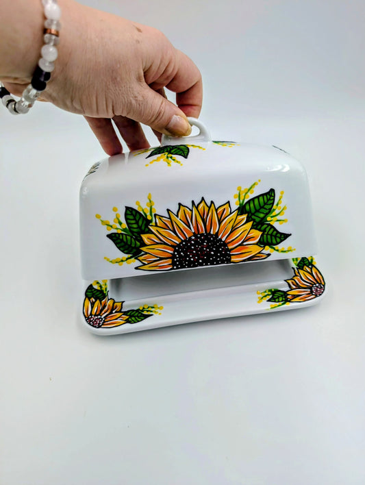 Beurrier en porcelaine tournesols, douceur et soleil au quotidien, art de la table, peint à la main