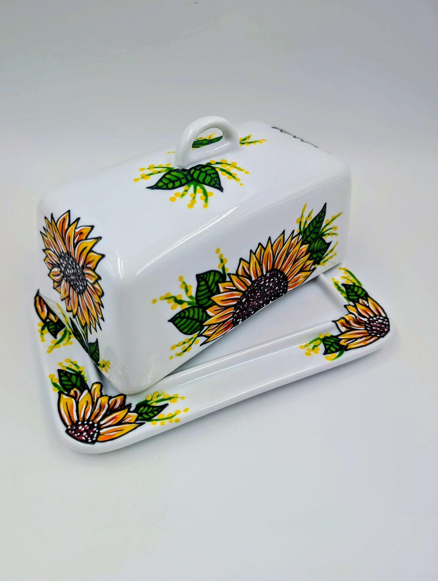 Beurrier en porcelaine tournesols, douceur et soleil au quotidien, art de la table, peint à la main