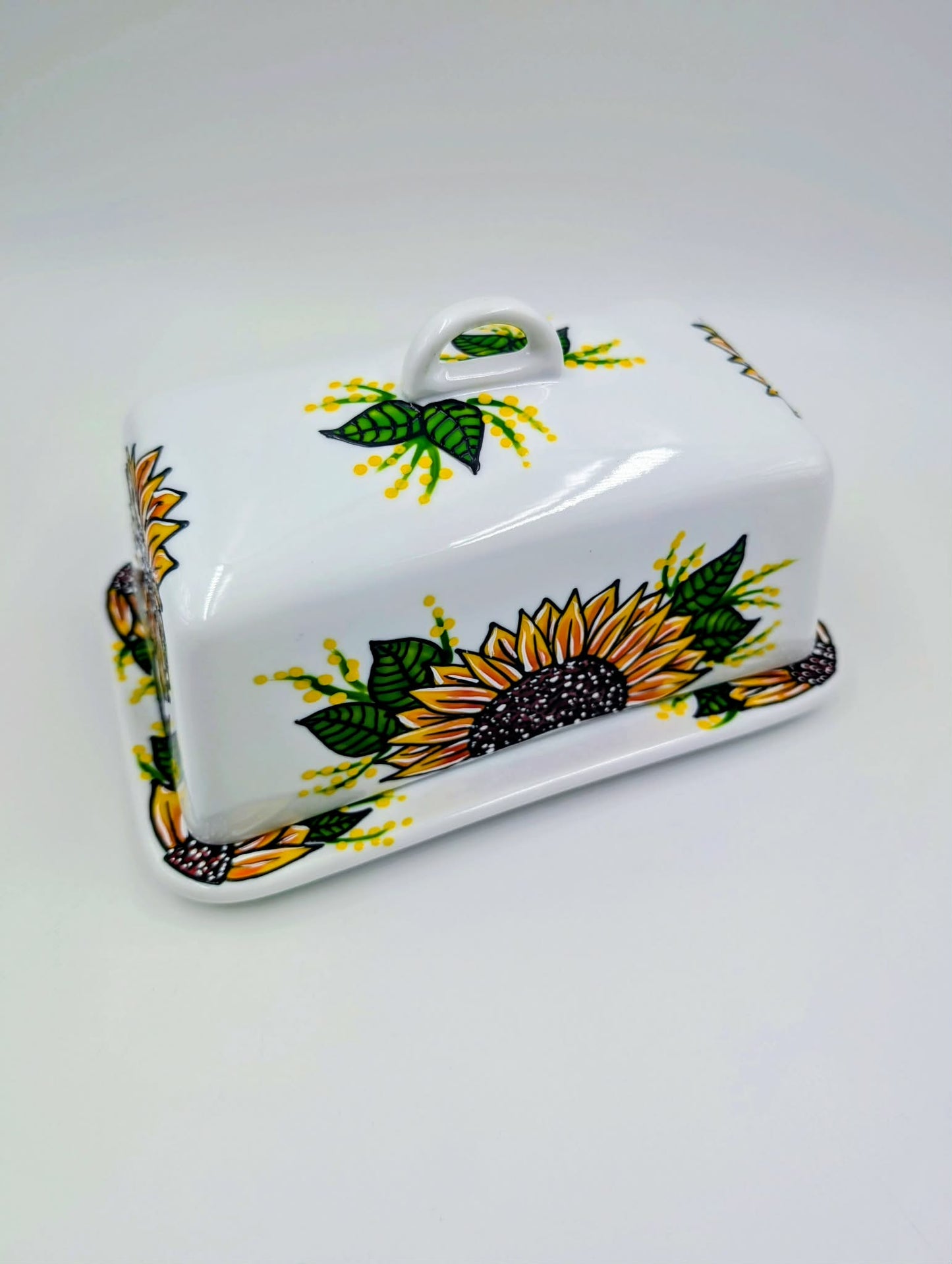 Beurrier en porcelaine tournesols, douceur et soleil au quotidien, art de la table, peint à la main