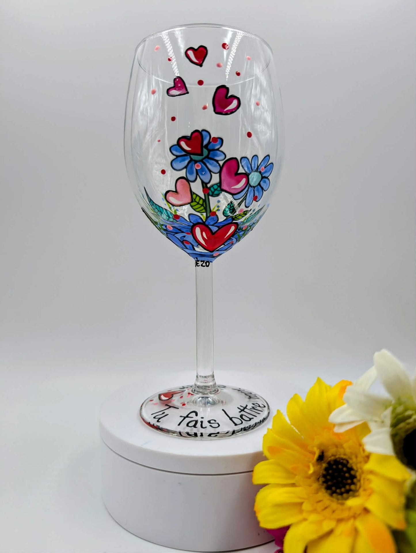 Coupe à vin Tu fais battre mon coeur, dessins fleurs et coeurs  * cadeau St-Valentin  * cadeau amour