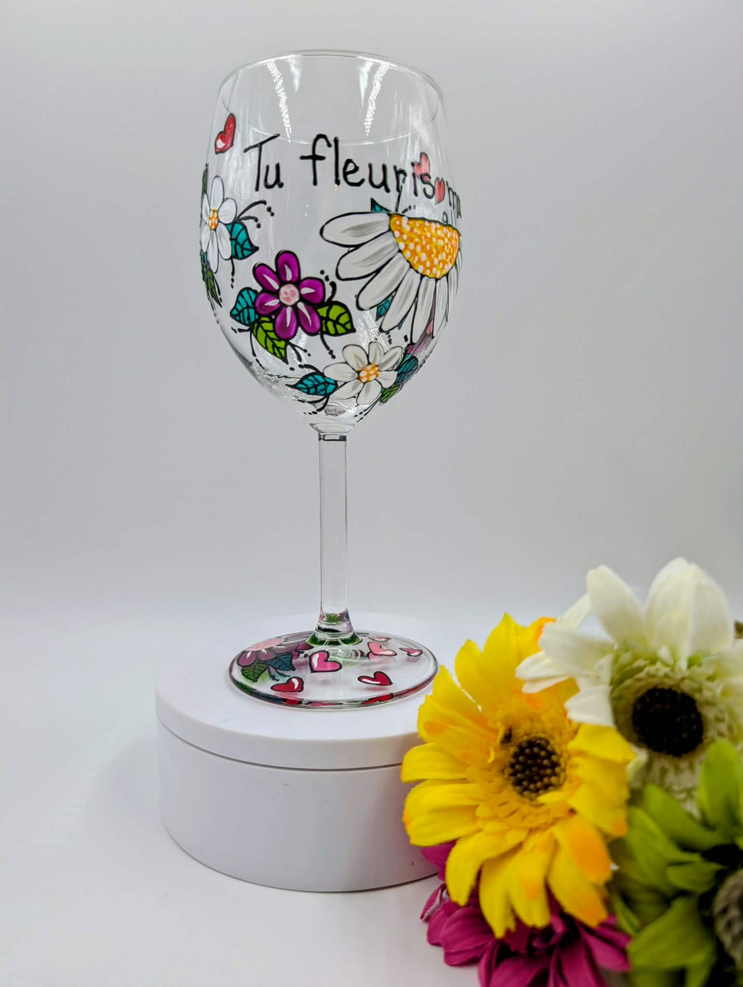 Coupe à vin Tu fleuris ma vie, marguerites blanches, fleurs  * cadeau St-Valentin  * cadeau amour
